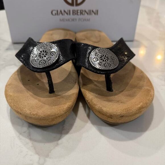 Giani Bernini Ronnah Memory Foam SlipOn Thong Sandals Womens 8M Medallion Black - Picture 4 of 9
